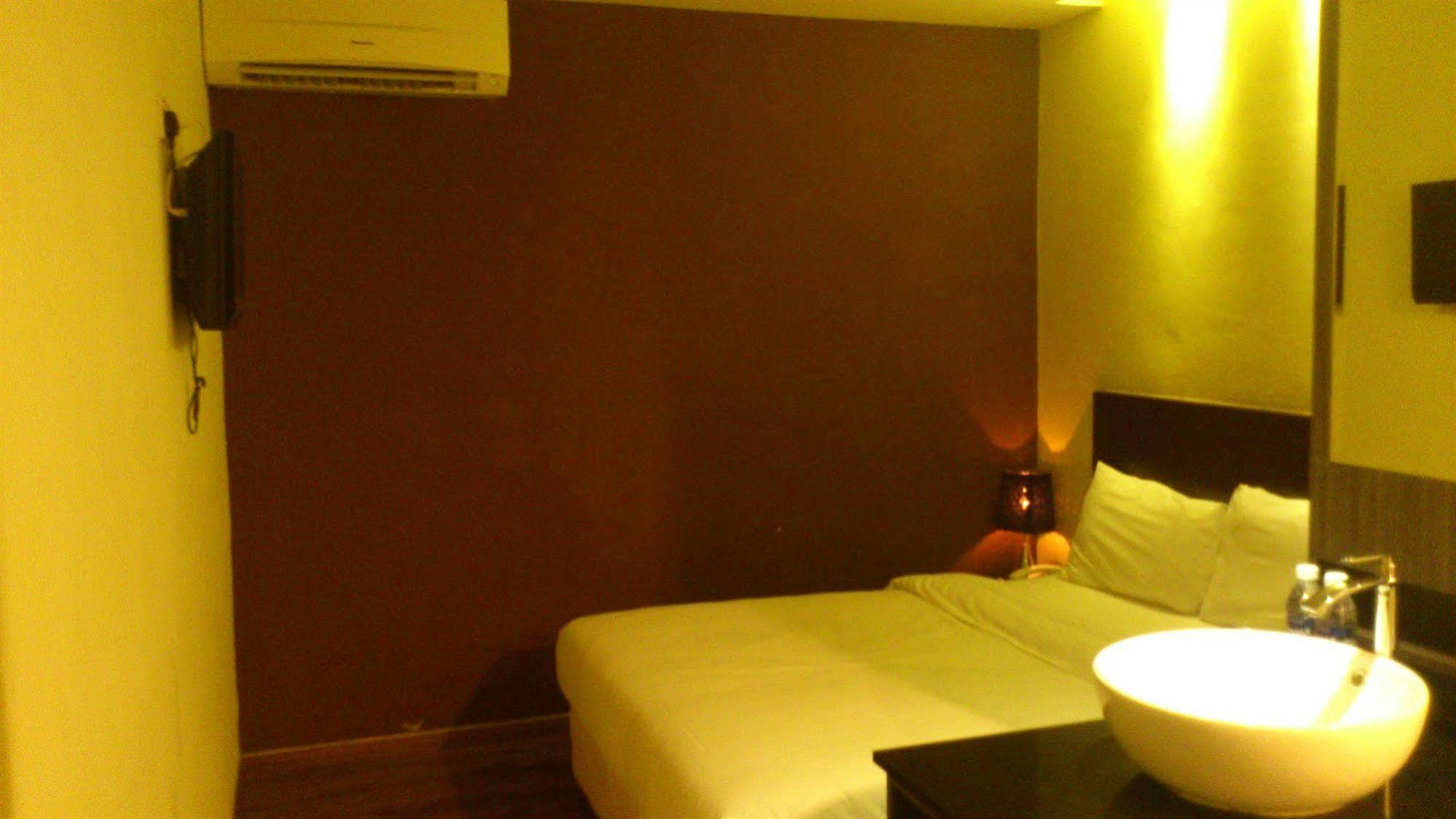 Zotel Business & Leisure Hotel Kuching Exterior photo